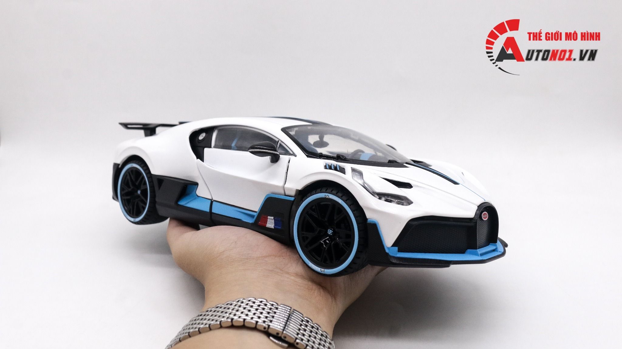  Mô hình xe Bugatti Divo full open - full kính đánh lái được tỉ lệ 1:18 Weitug 