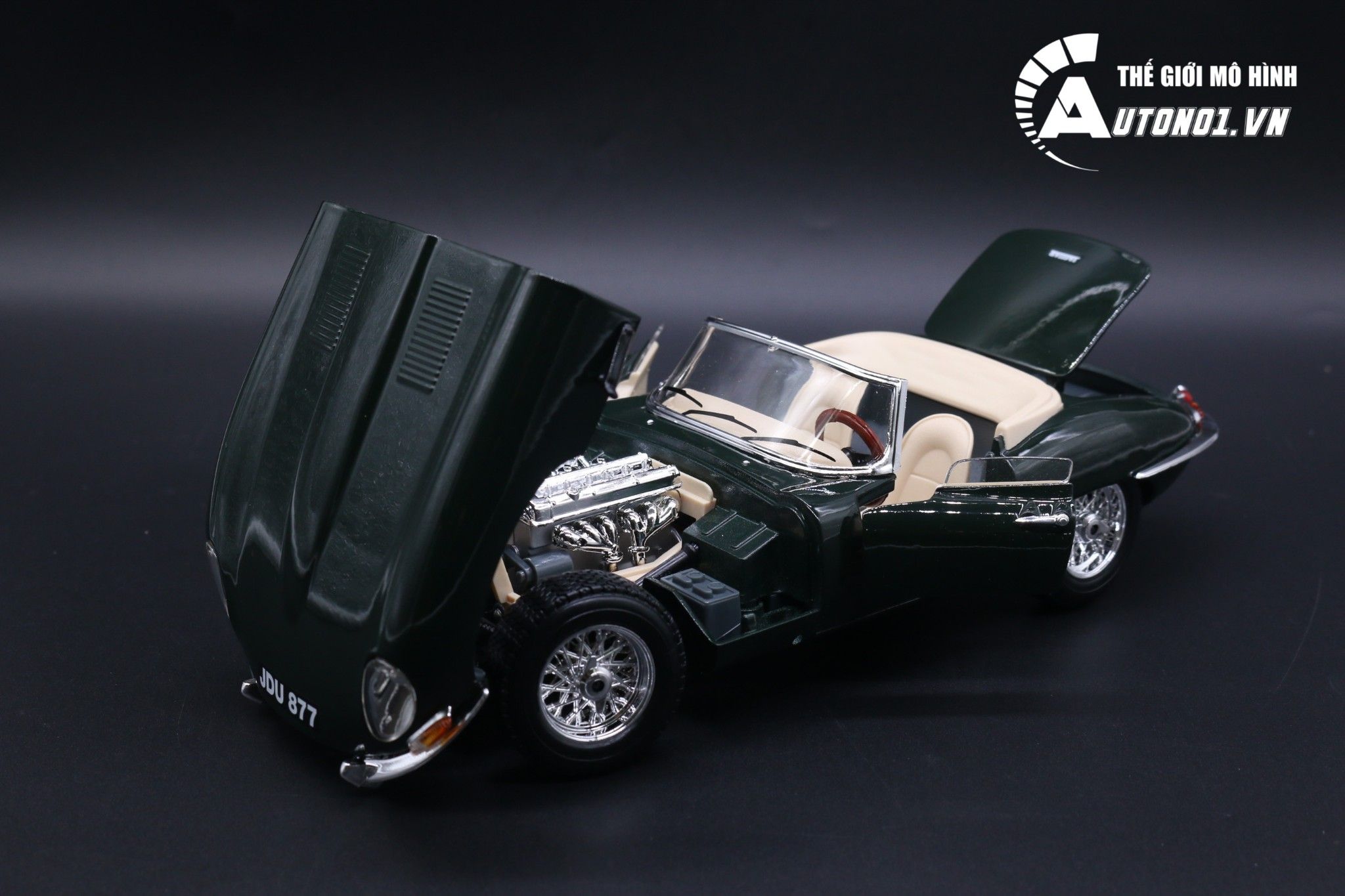  Mô hình xe Jaguar E Cabrio. Green 1961 1:18 Bburago 5238 