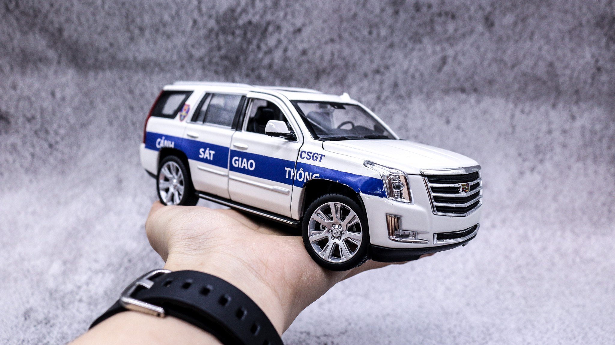  MÔ HÌNH XE CADILLAC ESCALADE ĐỘ CSGT AUTONO1 1:24 D001 