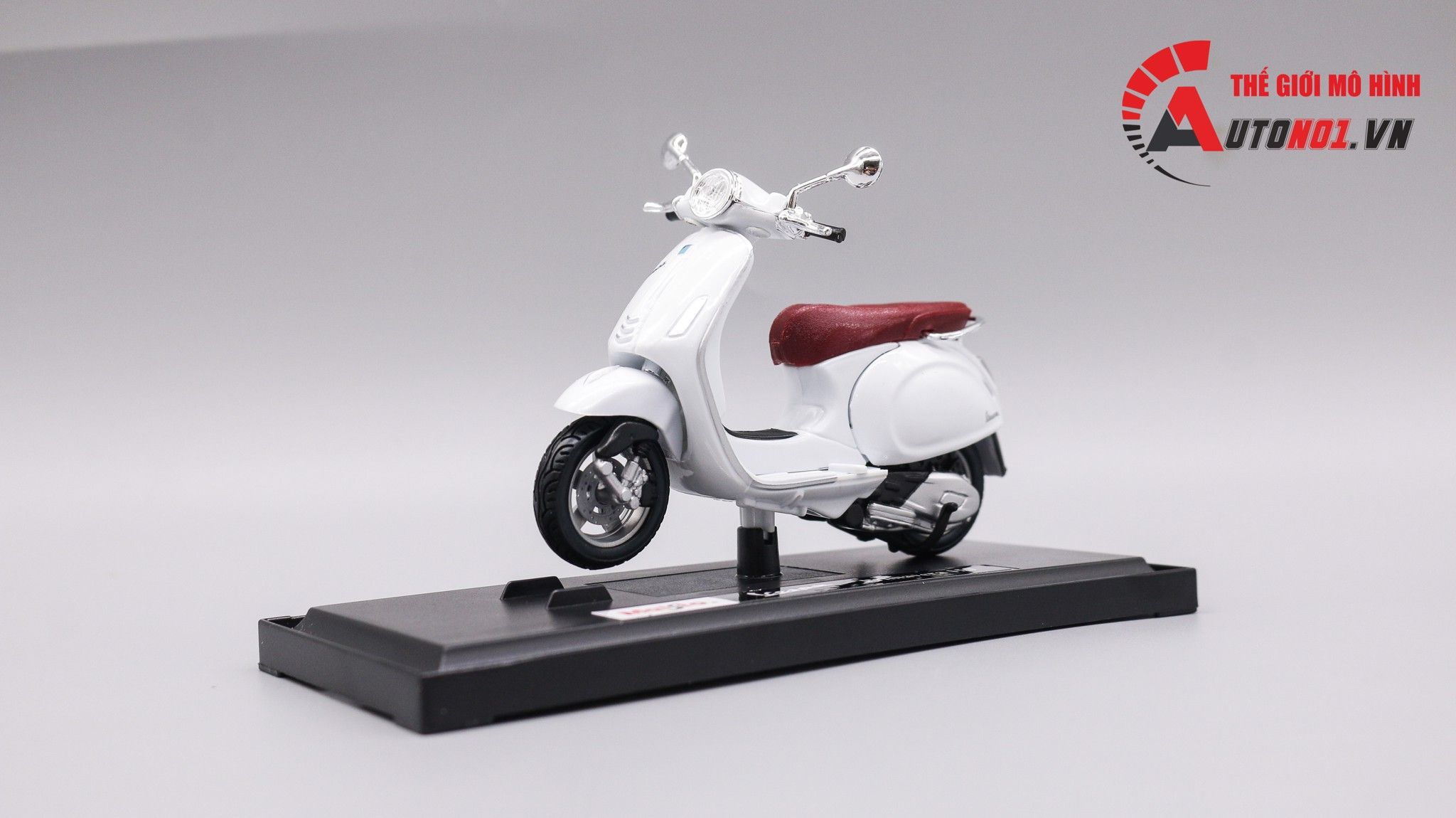  Mô hình xe Vespa primavera 150 white 1:18 Maisto 7070C 