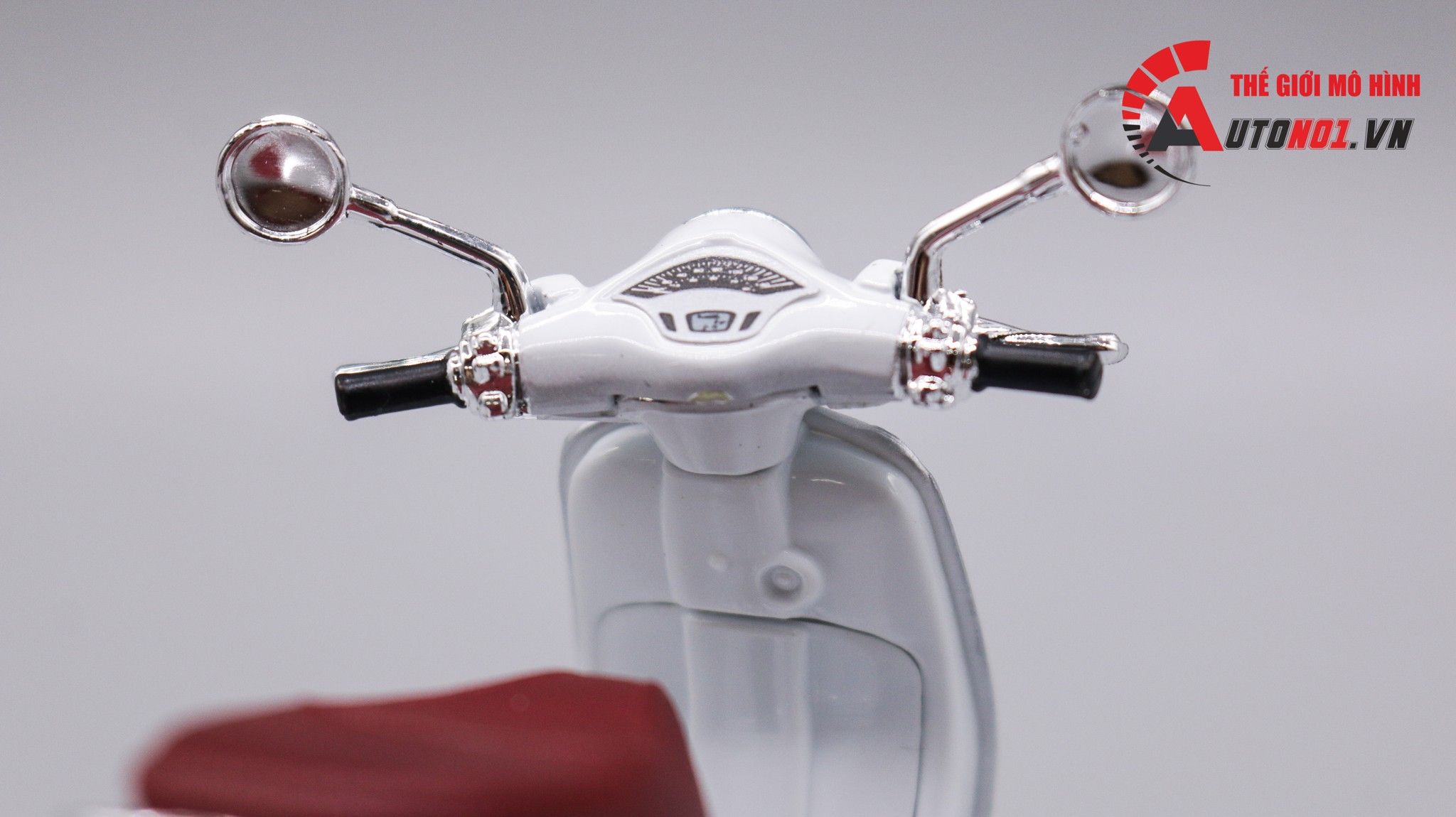  Mô hình xe Vespa primavera 150 white 1:18 Maisto 7070C 