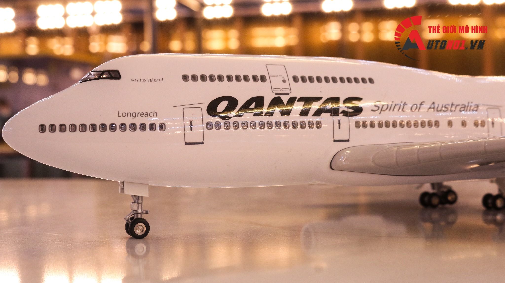  Mô hình máy bay Australia Qantas Boeing B747 47cm 1:130 có đèn led tự động theo tiếng vỗ tay hoặc chạm MB47006 