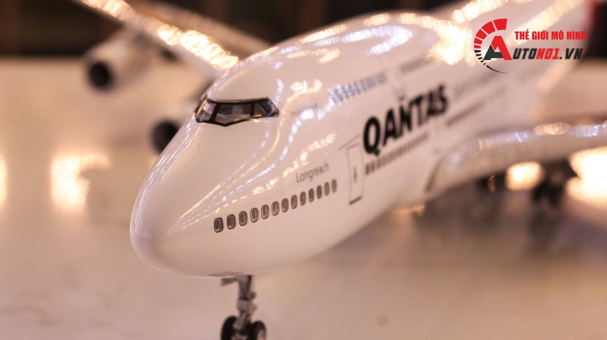  Mô hình máy bay Australia Qantas Boeing B747 47cm 1:130 có đèn led tự động theo tiếng vỗ tay hoặc chạm MB47006 