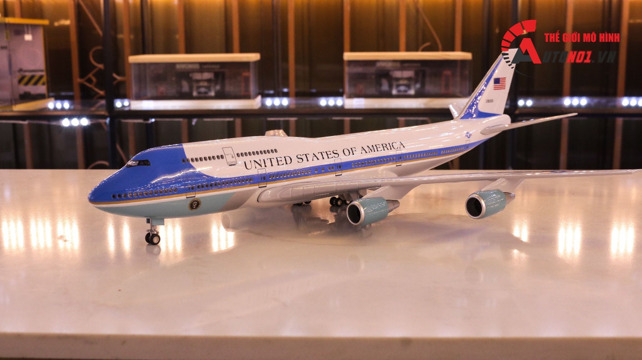  Mô hình máy bay Chuyên cơ tổng thống Mỹ Air Force One Boeing B747 47cm 1:130 có đèn led tự động theo tiếng vỗ tay hoặc chạm MB47001 