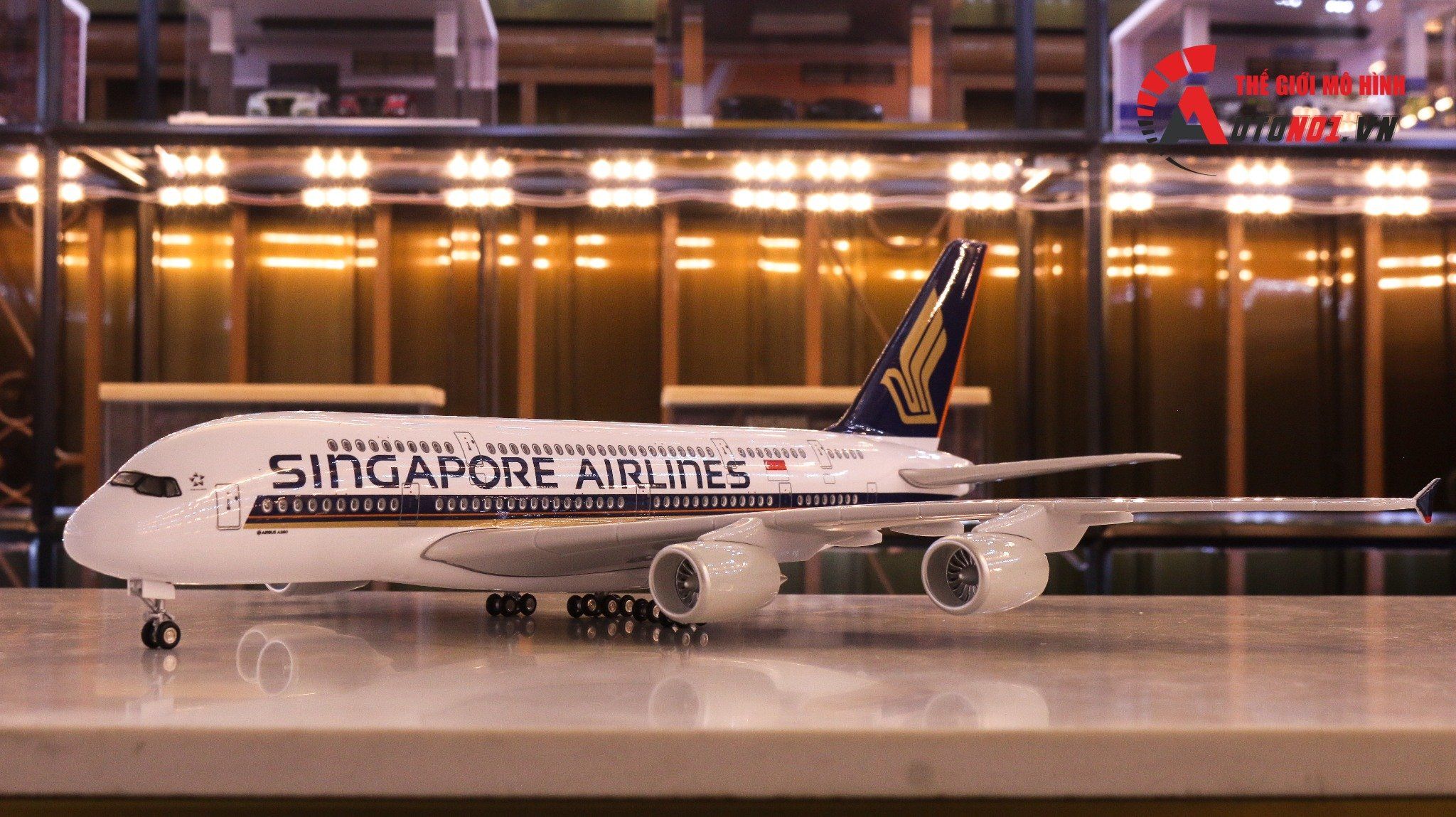  Mô hình máy bay Singapore Airline Airbus A380 47cm 1:130 có đèn led tự động theo tiếng vỗ tay hoặc chạm MB47005 