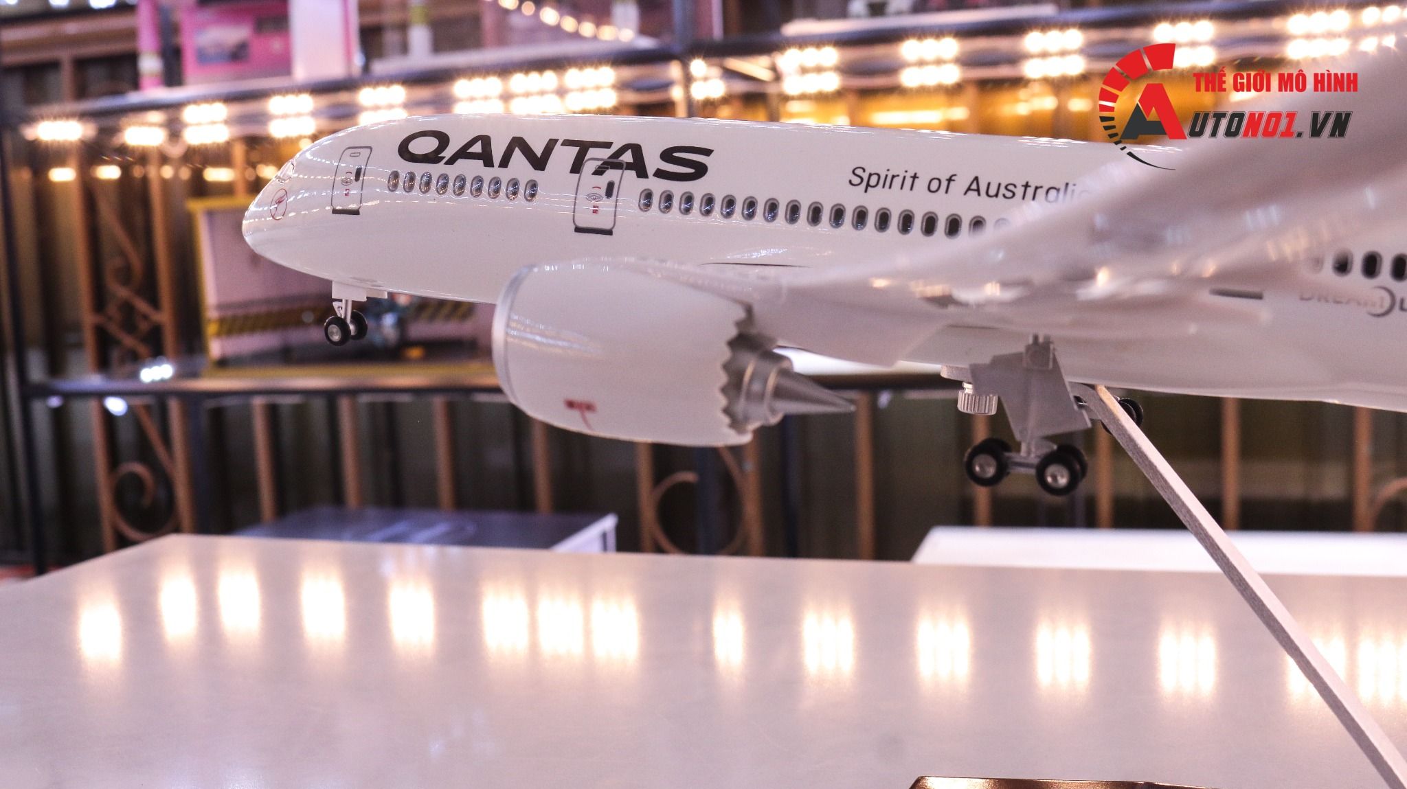  Mô hình máy bay Australia Qantas Boeing B787 47cm 1:130 có đèn led tự động theo tiếng vỗ tay hoặc chạm MB47007 