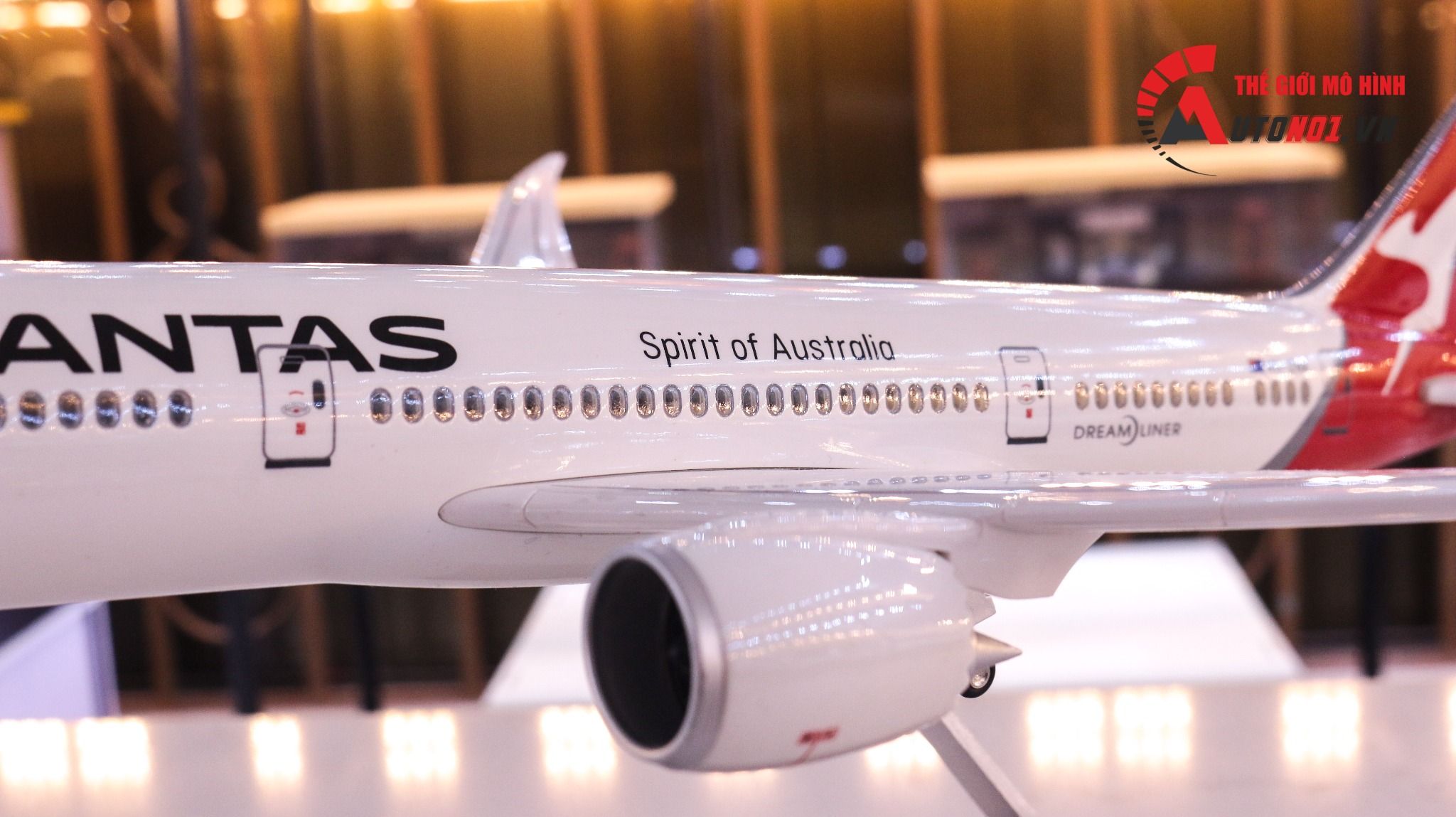  Mô hình máy bay Australia Qantas Boeing B787 47cm 1:130 có đèn led tự động theo tiếng vỗ tay hoặc chạm MB47007 