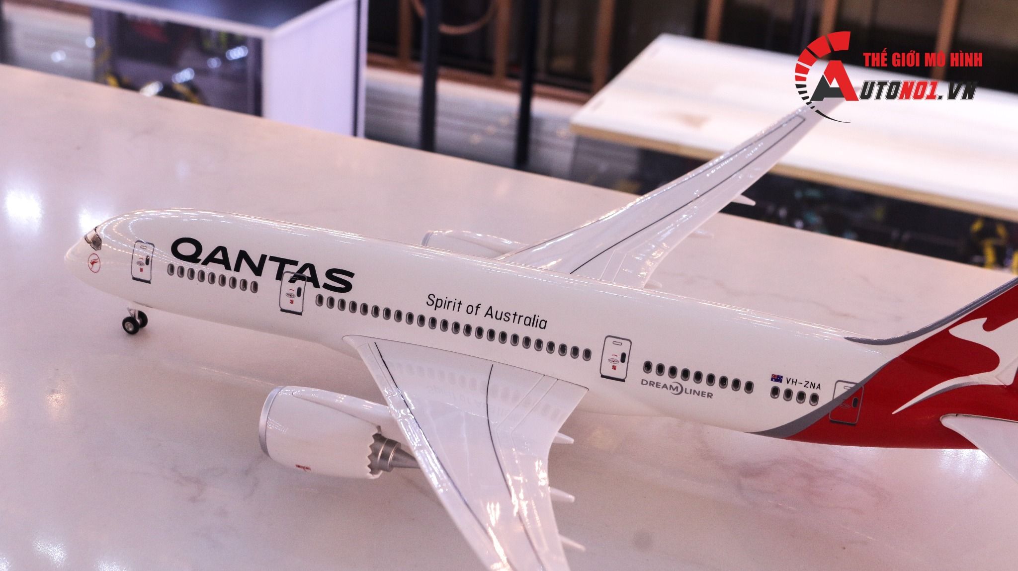  Mô hình máy bay Australia Qantas Boeing B787 47cm 1:130 có đèn led tự động theo tiếng vỗ tay hoặc chạm MB47007 