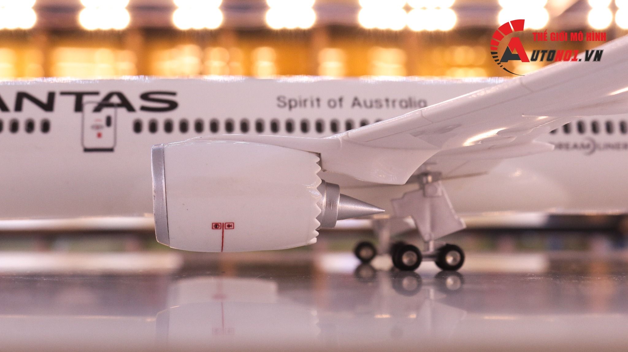  Mô hình máy bay Australia Qantas Boeing B787 47cm 1:130 có đèn led tự động theo tiếng vỗ tay hoặc chạm MB47007 