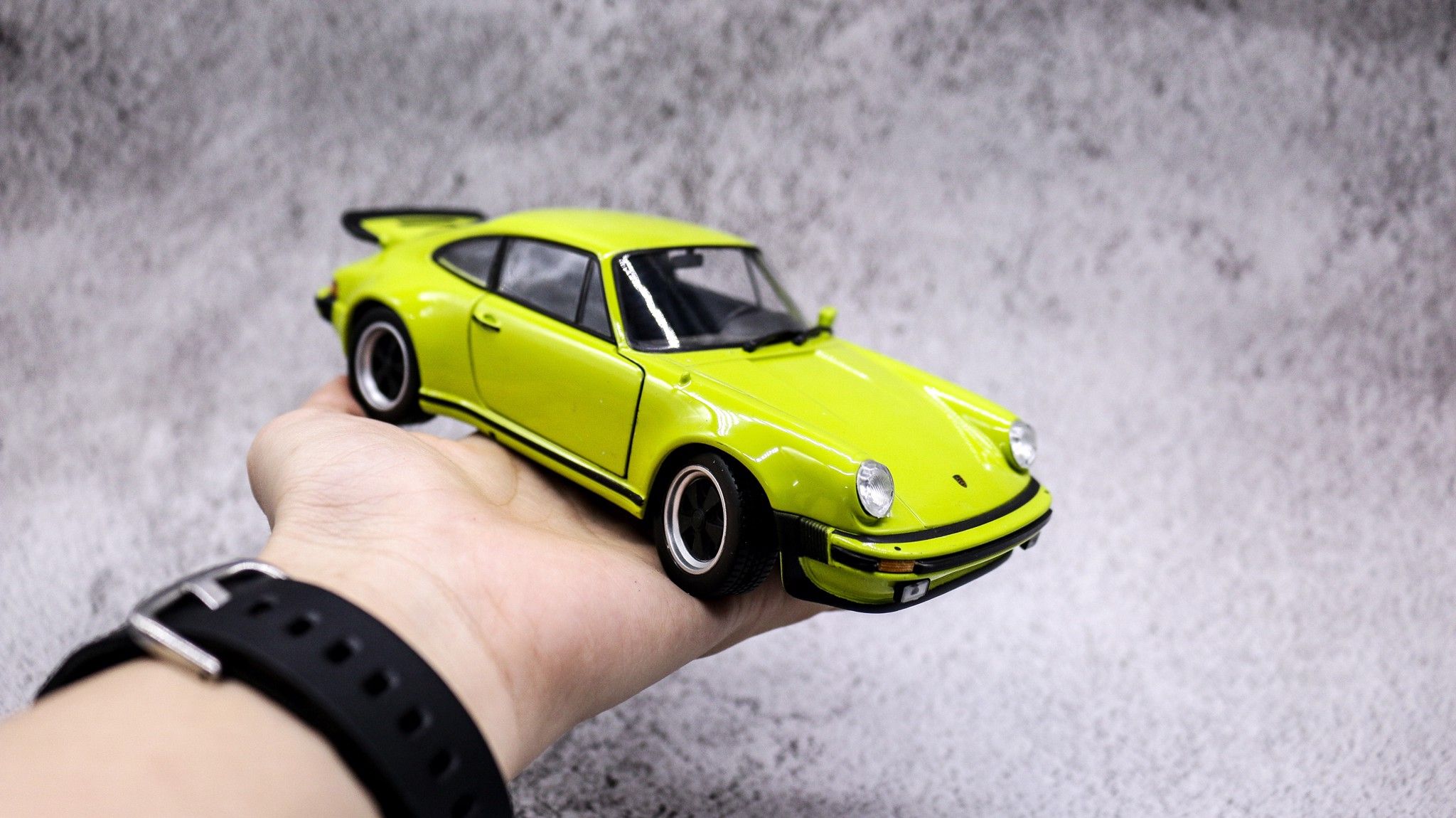  MÔ HÌNH PORSCHE 911R TURBO 1974 GREEN 1:24 WELLY 6009 