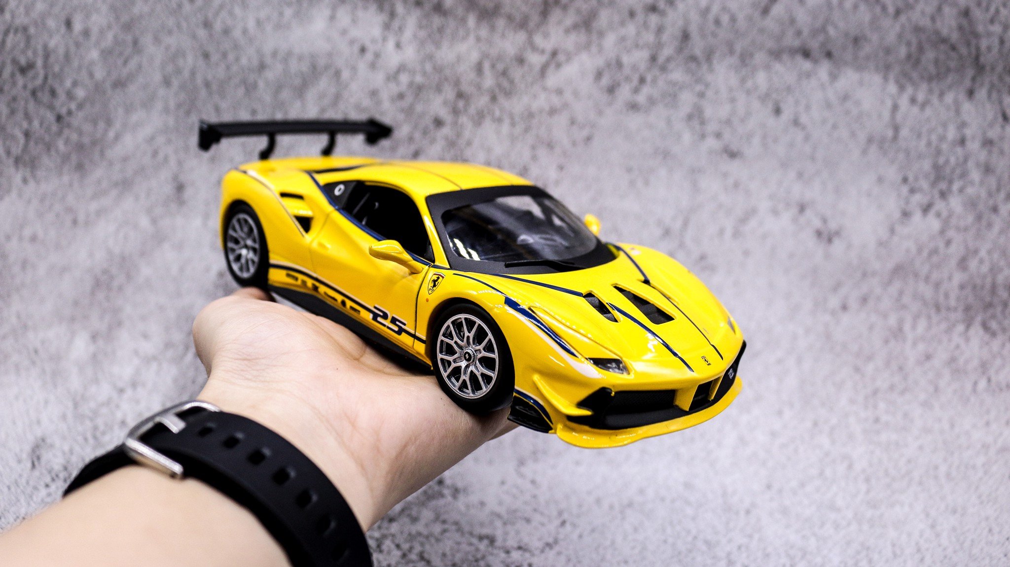  Mô hình xe ferrari 488 challenge yellow 1:24 Bburago 6463 