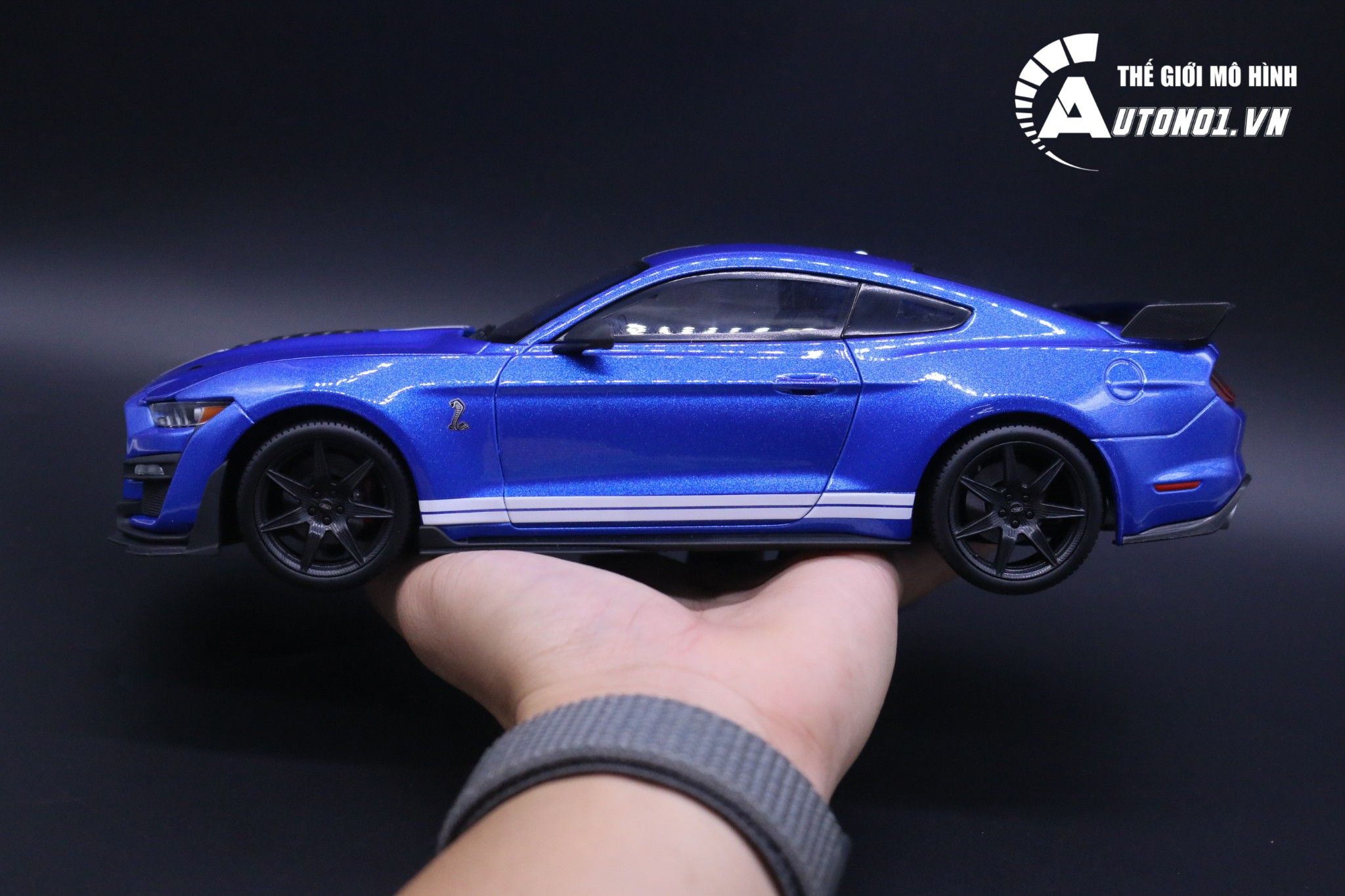  Mô hình xe Ford Mustang Shelby Cobra Gt500 1:18 Maisto 7030 