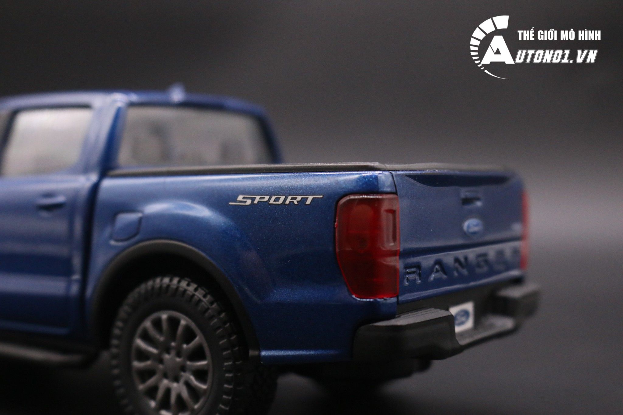  Mô hình xe Ford Raptor Ranger 1:27 mở được 2 cửa Maisto 7032 