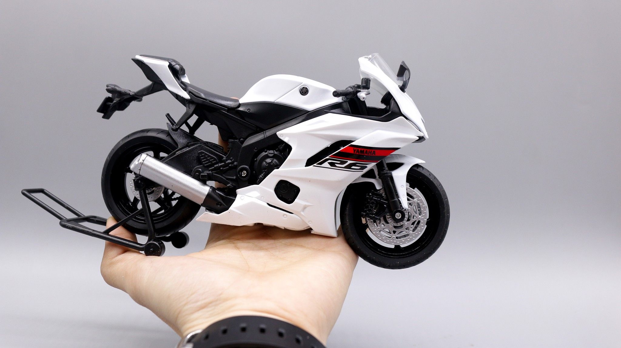  Mô hình xe Yamaha Yzf R6 2020 1:12 Welly 7495 