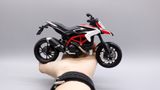  Mô hình xe Ducati Hypermotard red white có đế 1:12 Maisto MT083 