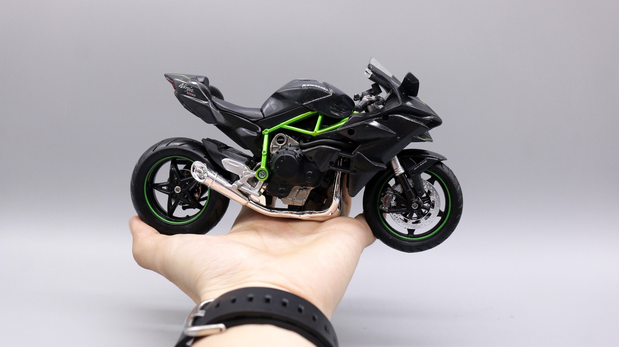  Mô hình xe Kawasaki H2R 1:12 Maisto 2424 