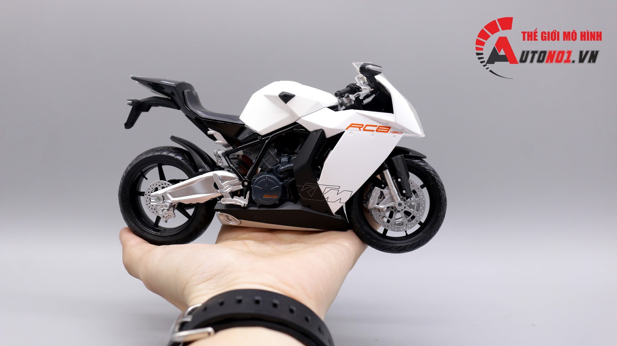  Mô hình xe Ktm RC8 white 1:12 Joycity 6804 