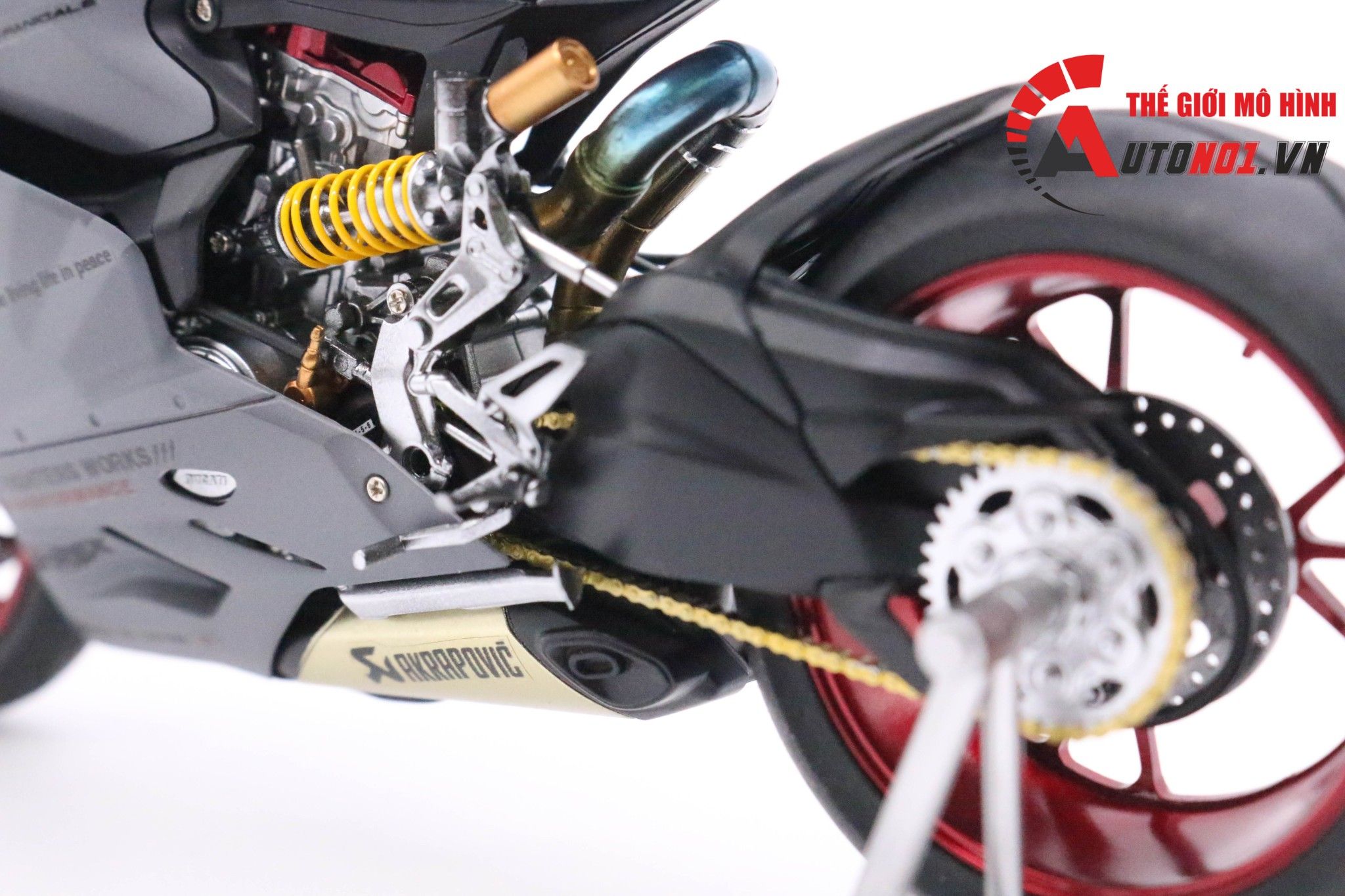  Mô hình siêu xe Ducati 1199 Panigale Liberty Walk 1:12 Tamiya 6526 