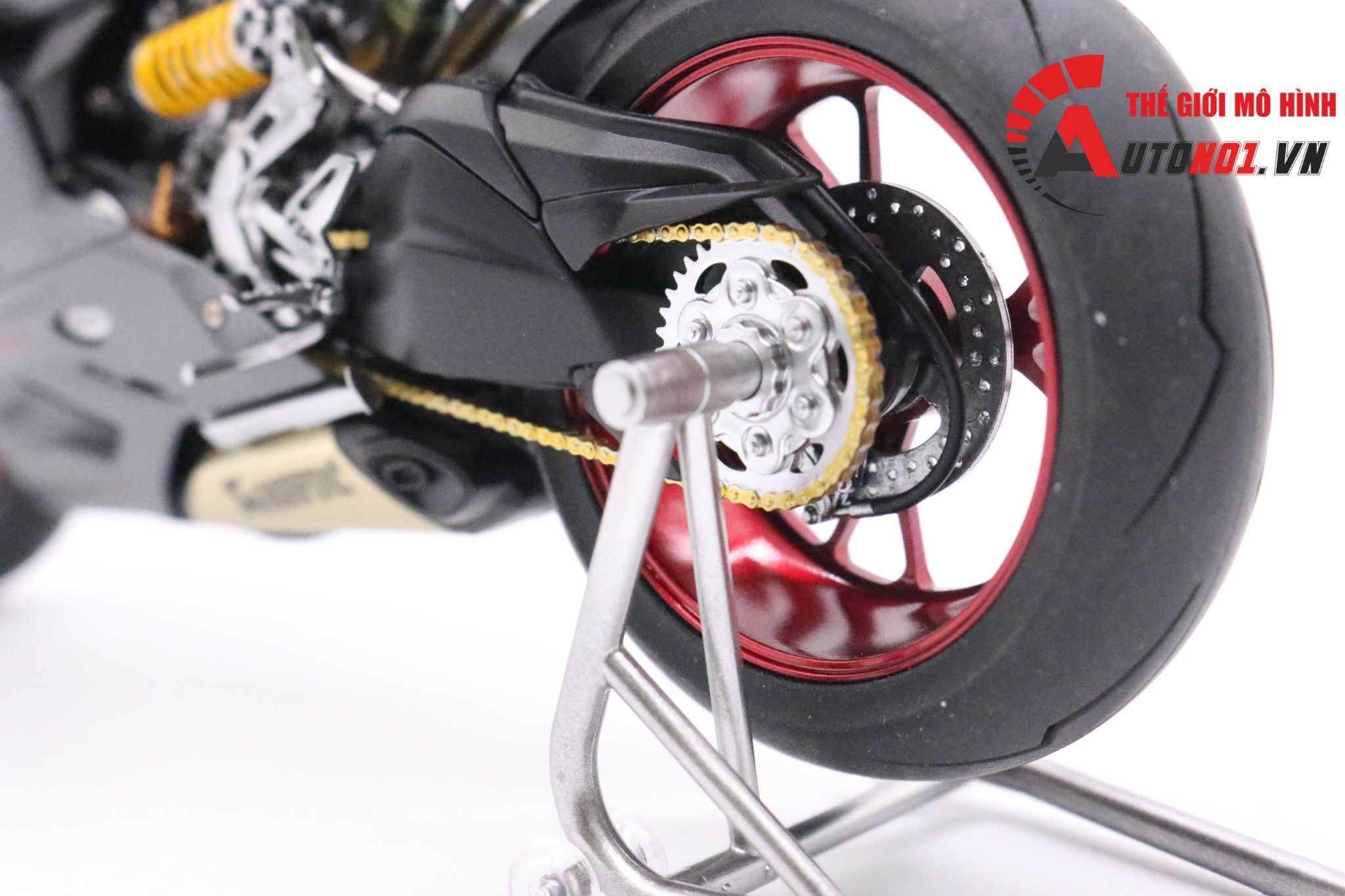  Mô hình siêu xe Ducati 1199 Panigale Liberty Walk 1:12 Tamiya 6526 