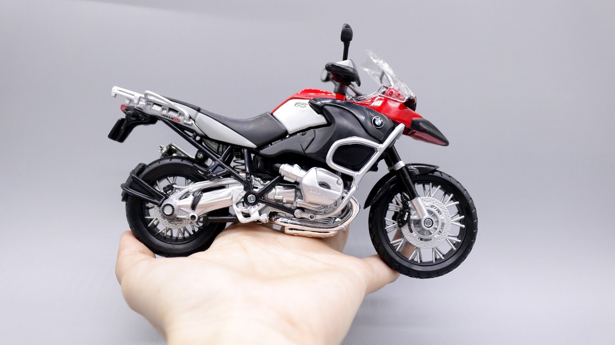  Mô hình xe Bmw R1200GS red black tỉ lệ 1:12 Maisto MT077 