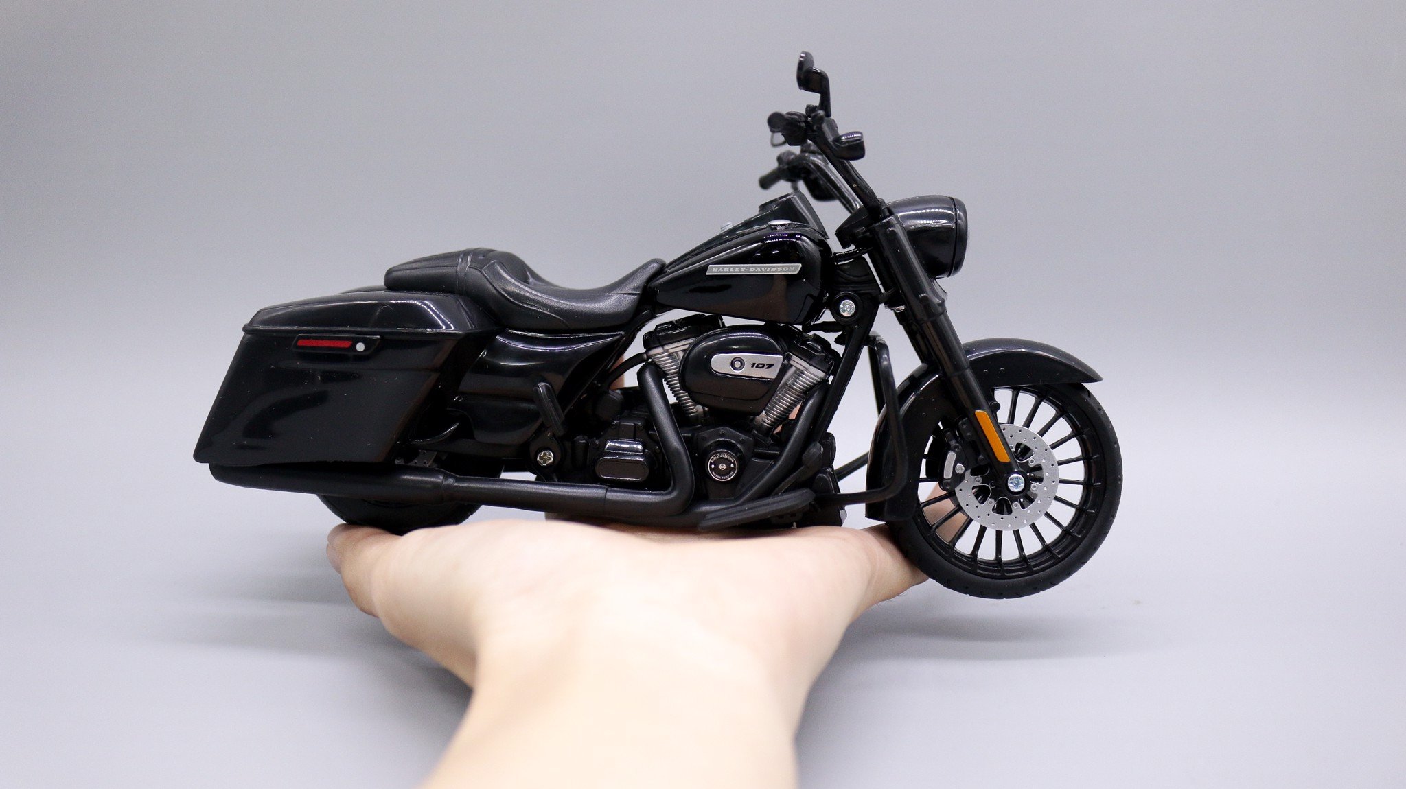  Mô hình xe Harley Davidson road king special 1:12 maisto 32336 MT12013 