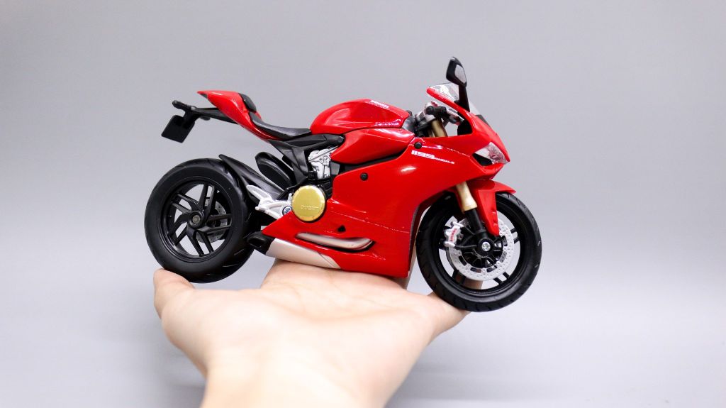 MÔ HÌNH XE DUCATI 1199 PANIGALE 2011 RED 1:12 MAISTO 2222