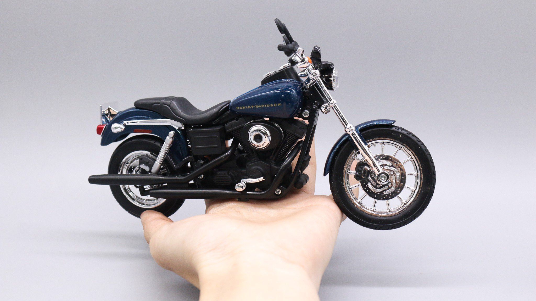  Mô hình xe Harley Davidson dyna super glide sport 2004 1:12 Maisto 6714 