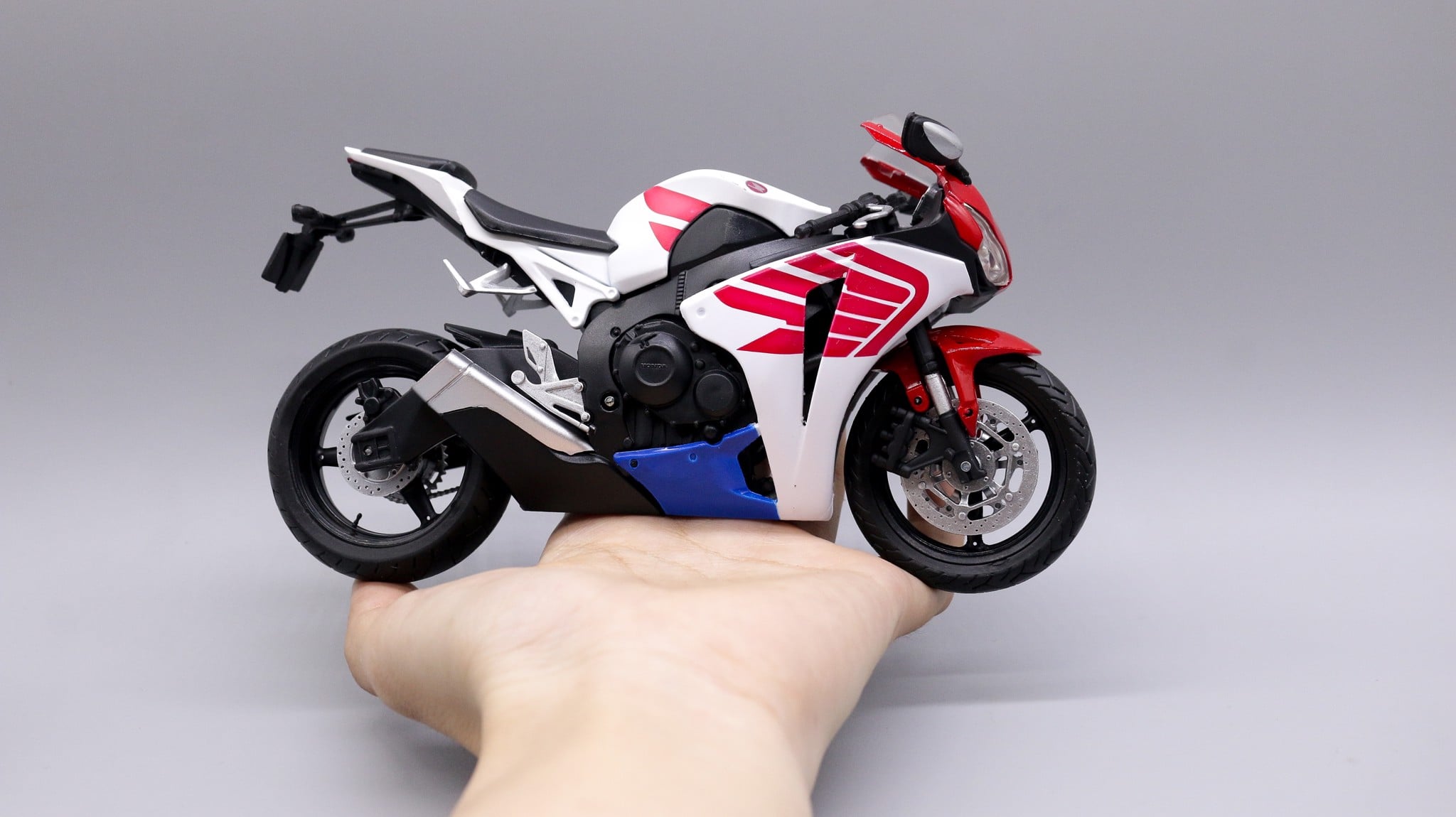  Mô hình xe Honda CBR 1000rr white red 1:12 Joycity 6803 