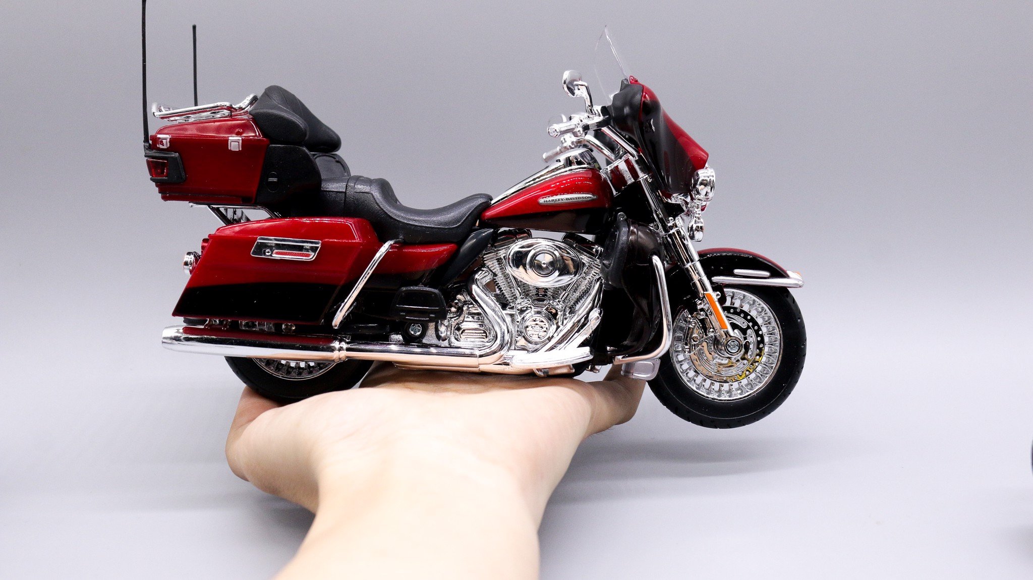  Mô hình xe Harley Davidson flhtk electra glide ultra limited red 2013 1:12 Maisto MT038 