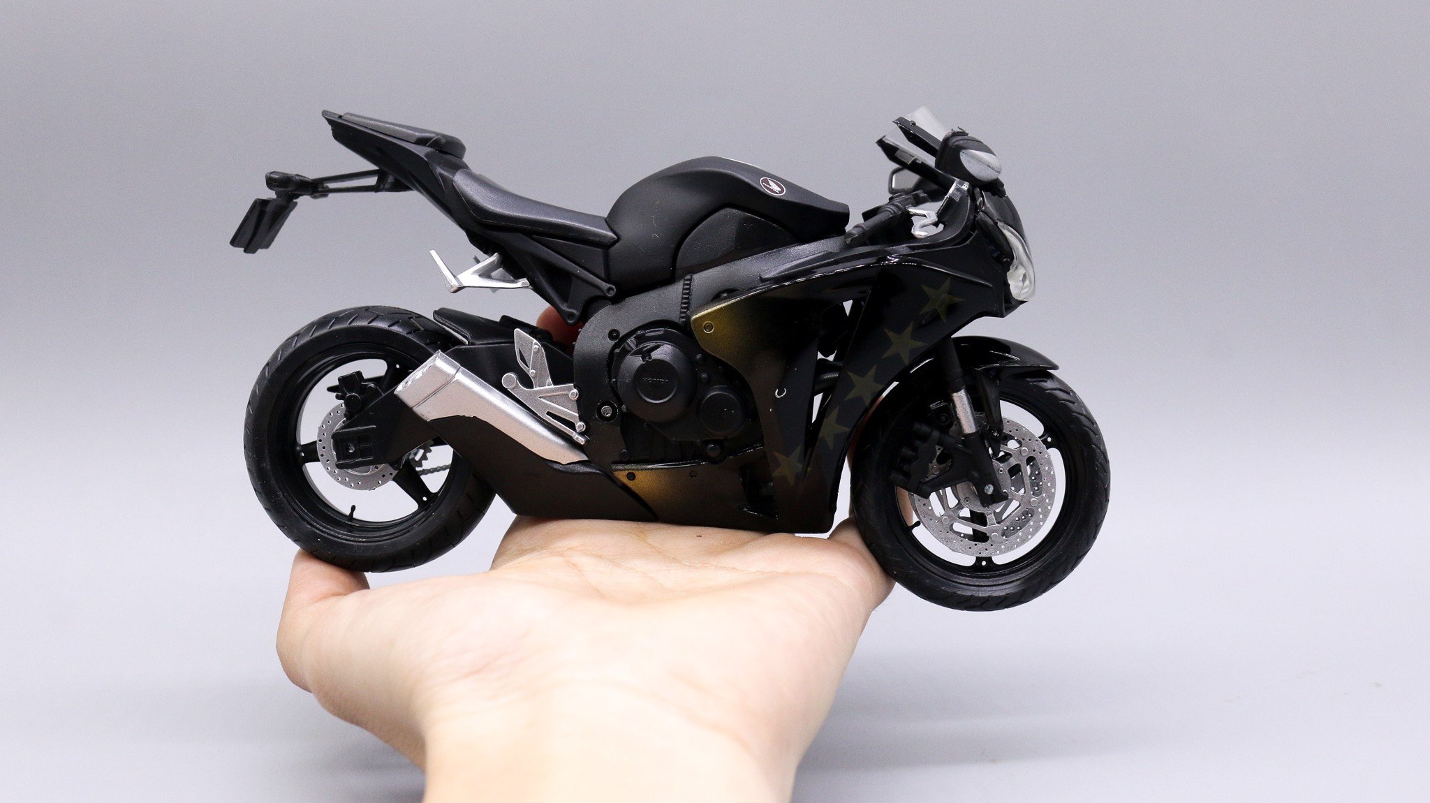  Mô hình xe Honda CBR 1000rr black star 1:12 Joycity 6527 