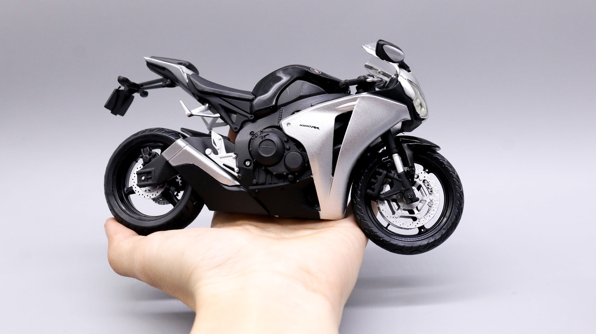  Mô hình xe Honda cbr 1000rr silver 1:12 Joycity 5407 