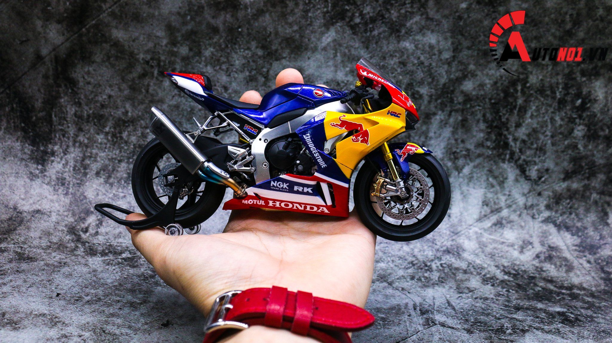  Mô hình xe cao cấpCbr 1000rr Fireblade Sp Redbull Version 1:12 Tamiya D173 