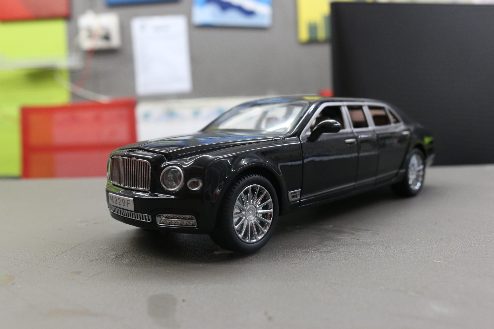 THANH LÝ MÔ HÌNH SIÊU SANG TỔNG THỐNG MỸ CADILLAC FORCE ONE BLACK 1:32 SHENGHUI LỖI MẤT LOGO TL110