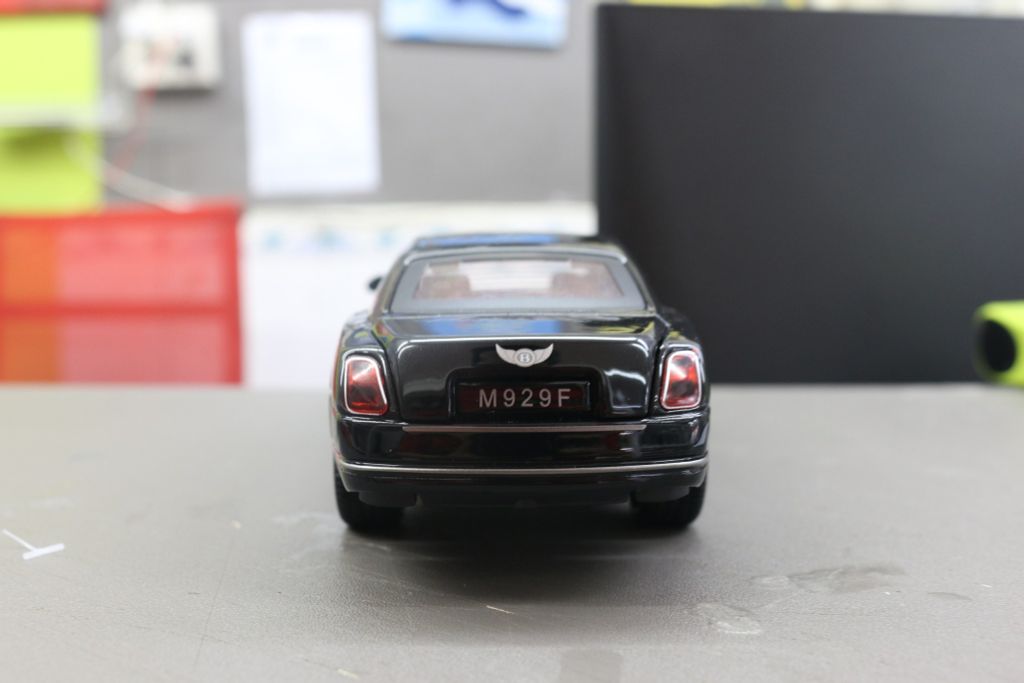 THANH LÝ MÔ HÌNH SIÊU SANG TỔNG THỐNG MỸ CADILLAC FORCE ONE BLACK 1:32 SHENGHUI LỖI MẤT LOGO TL110