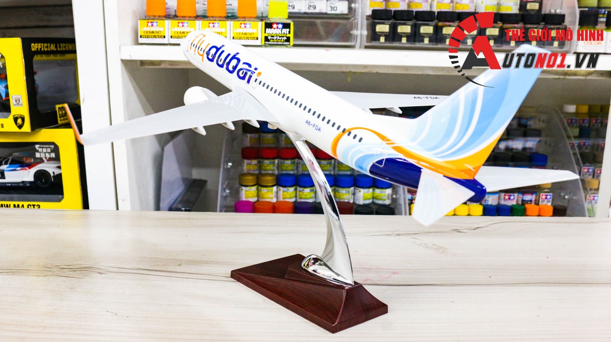  Mô hình máy bay Fly Dubai Airlines Boeing B737 không bánh kích thước 40cm MB40001 