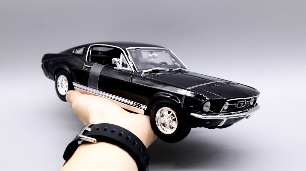 Mô hình xe Ford Mustang Gta Fastback 1967 full open tỉ lệ 1:18 Maisto 31166 BK OT18018 