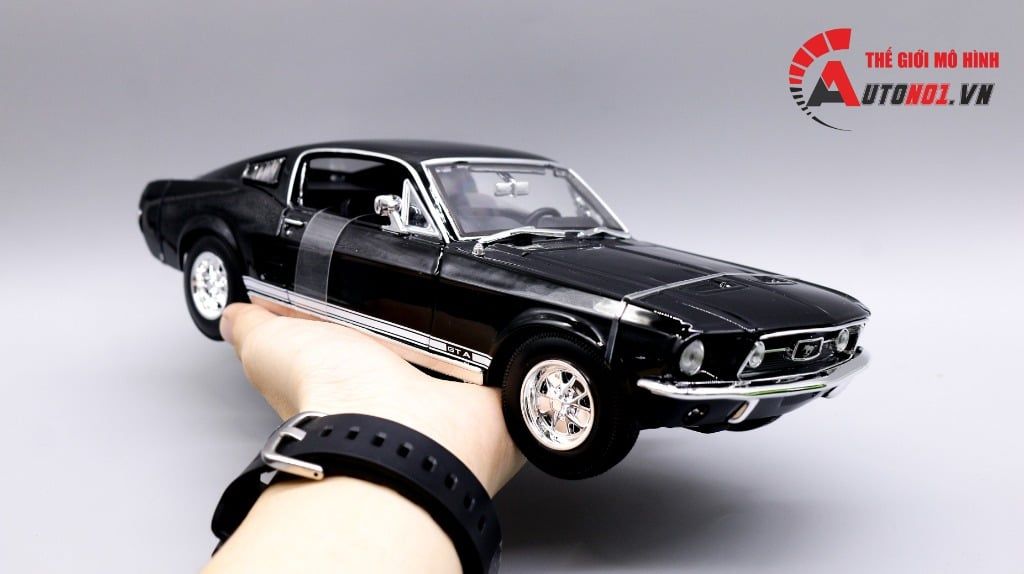  Mô hình xe Ford Mustang Gta Fastback 1967 1:18 Maisto 6652 