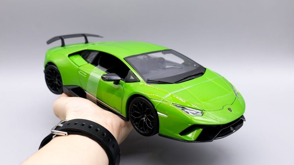  Mô hình xe Lamborghini Huracan Performance Green 1:18 Maisto 6014 