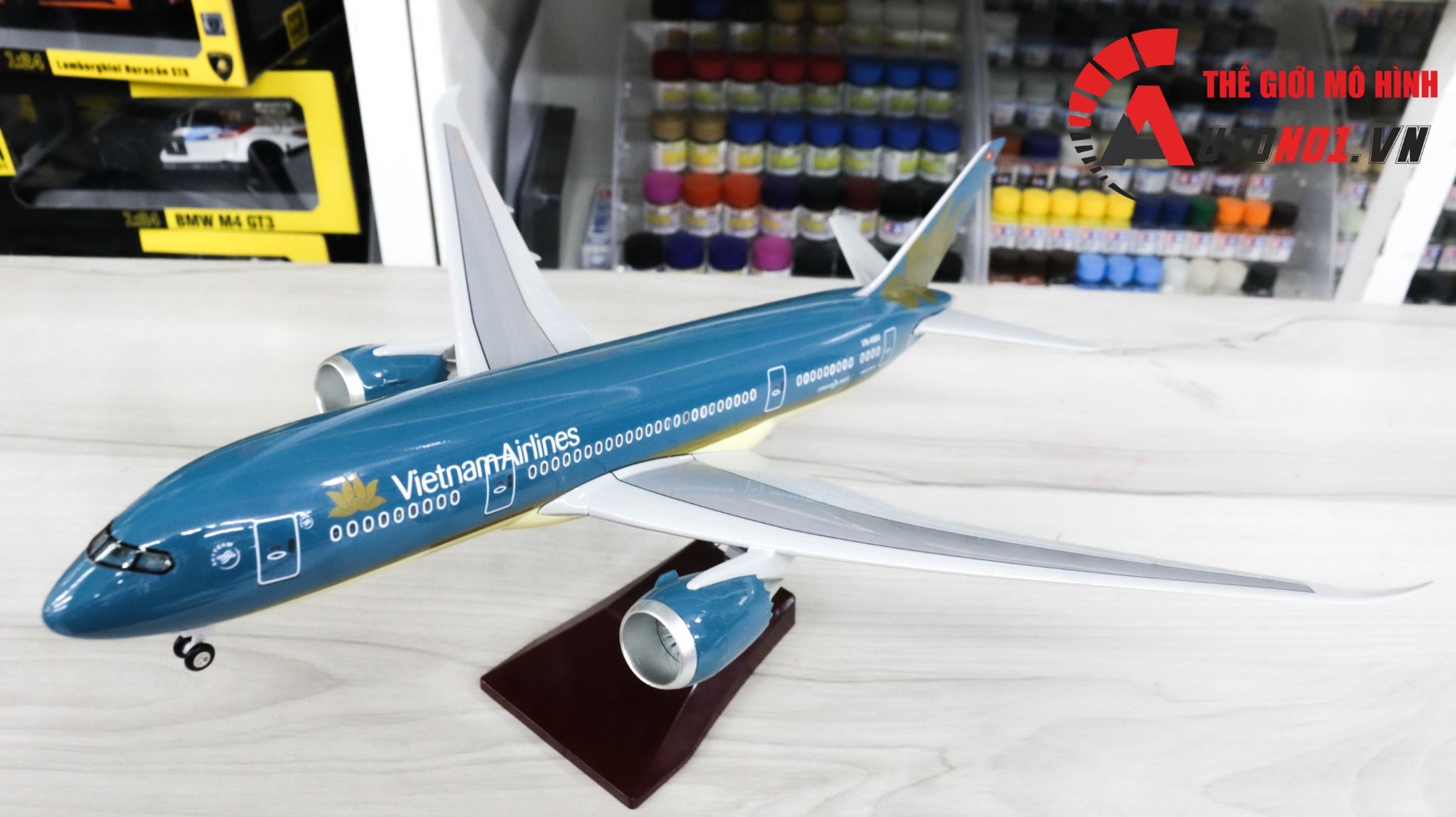  Mô hình máy bay VietNam Airlines Boeing B787 Dreamliner có đèn và âm thanh cảm ứng kích thước 43cm MB43002 