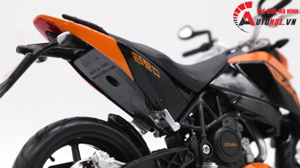 MÔ HÌNH XE MÔ TÔ KTM 690 DUKE 1:12 MAISTO 7794