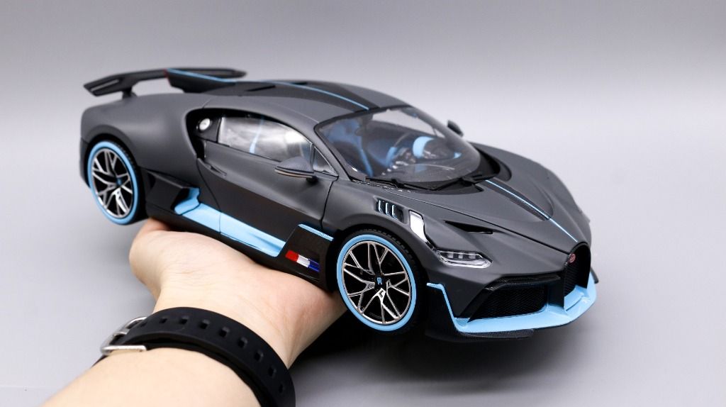 MÔ HÌNH XE BUGATTI DIVO 1:18 BBURAGO 5852