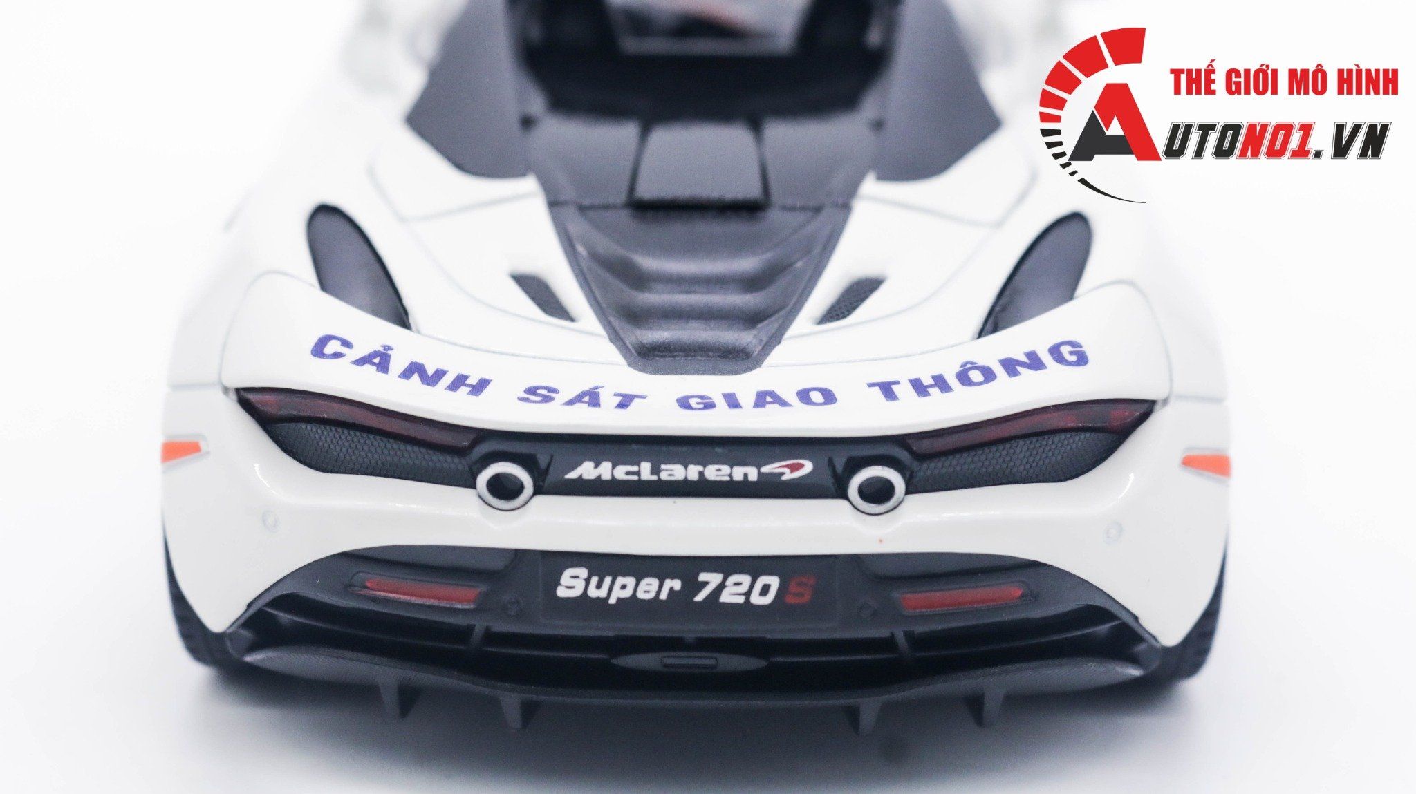  Mô hình xe ô tô độ CSGT Mclaren 720S full open tỉ lệ 1:24 Chezhi OT255 