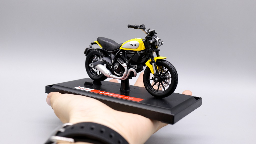  Mô hình xe mô tô Ducati scrambler yellow 1:18 Maisto 1788 