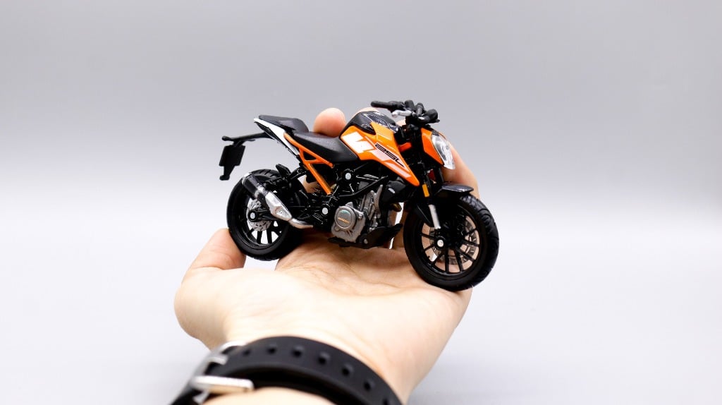  Mô hình xe Ktm 250 duke 1:18 Bburago 7454 