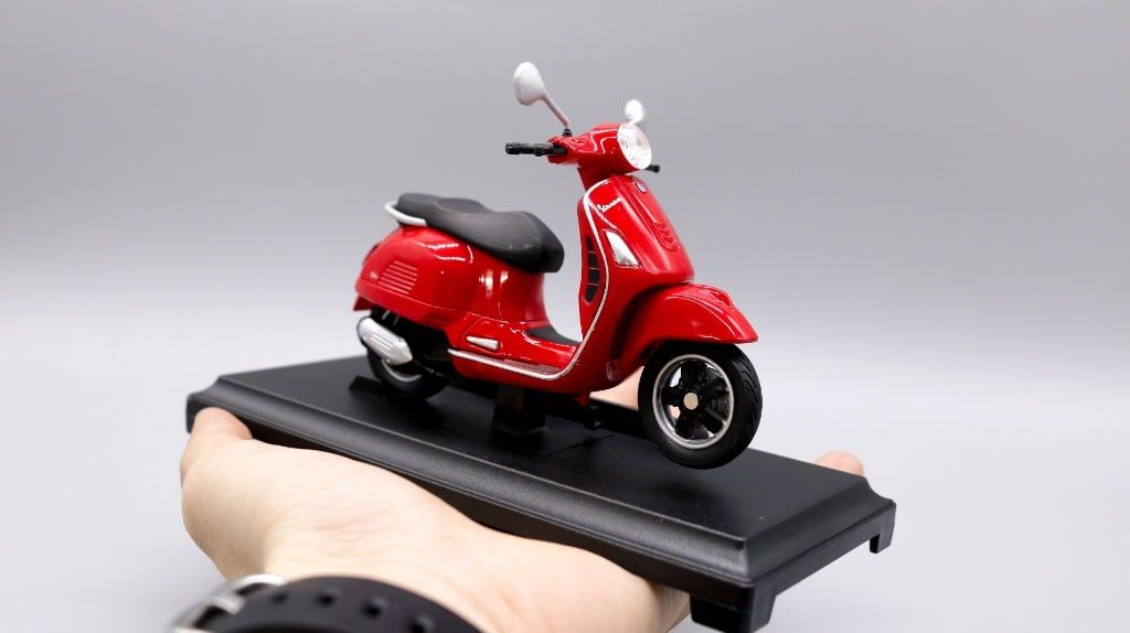  Mô hình xe Vespa gts 125cc 2017 red 1:18 Welly MT078I 