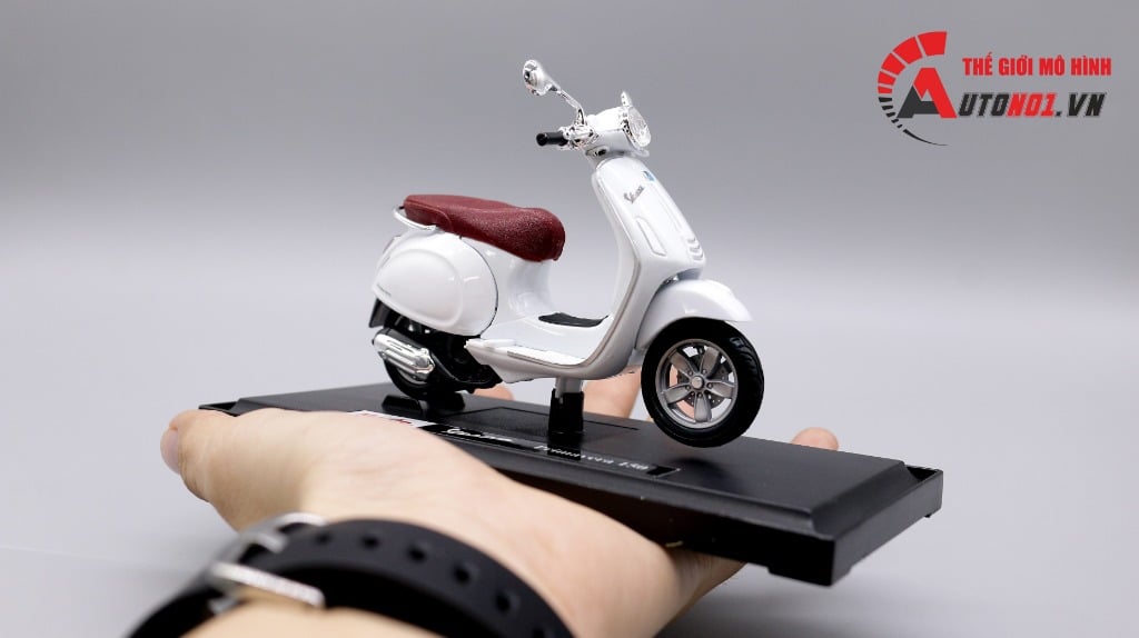  Mô hình xe Vespa primavera 150 white 1:18 Maisto 7070C 