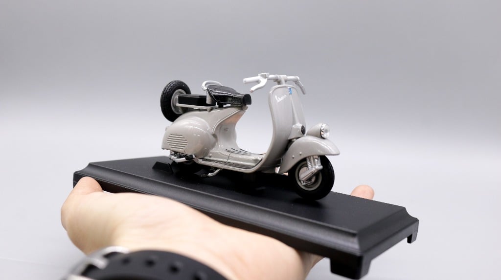  Mô hình xe Vespa 125cc 1953 grey 1:18 Welly MT078K 