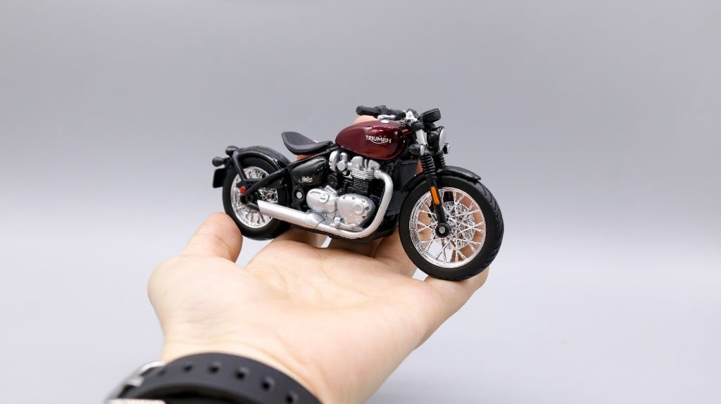  Mô hình xe Triumph bonneville bobber 1:18 Bburago MT003 