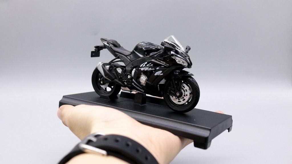  Mô hình xe Kawasaki Ninja ZX 10RR 2017 black 1:18 Welly 5547 