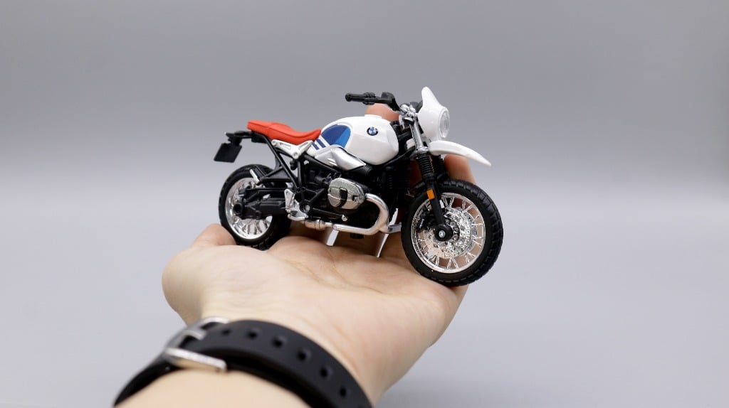  Mô hình xe Bmw r nine t urban gs 1:18 Bburago MT079 